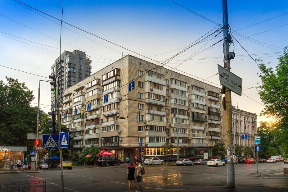1к саксаганского 87 Kyiv